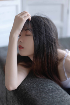 他缓慢而有力的撞着在车里视频